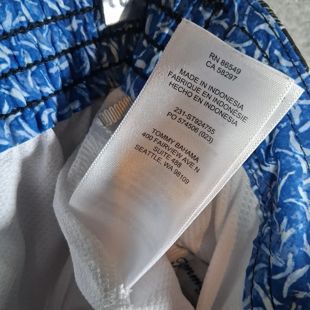 Tommy Bahama Baja Bonita Cove Board Shorts Men Size Large Black Floral Print